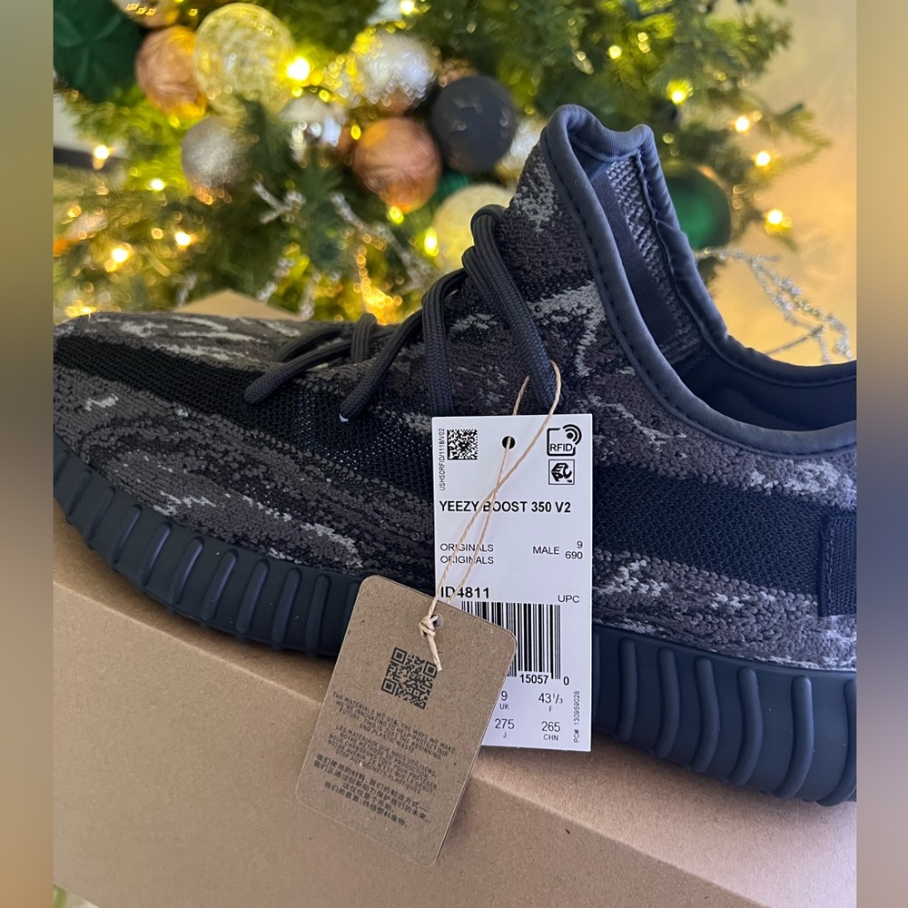NWT Yezzy Boost 350 V2 “MX Dark Salt”